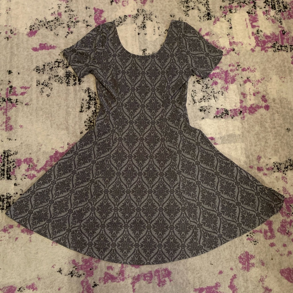 Everly gray patterned cocktail dress!